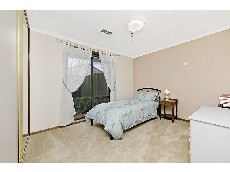 9 Lithgow Court, Redwood Park SA 5097