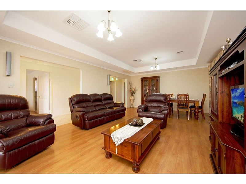 77 President Avenue, Andrews Farm SA 5114