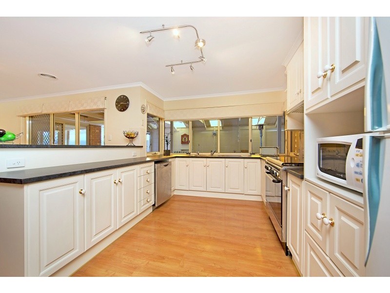 77 President Avenue, Andrews Farm SA 5114