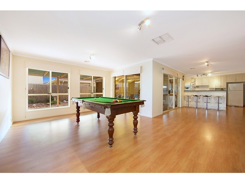 77 President Avenue, Andrews Farm SA 5114