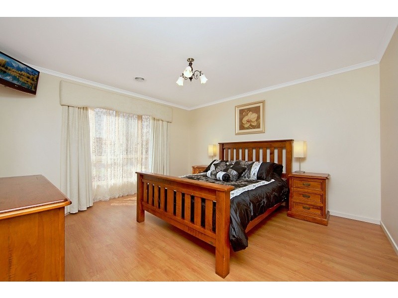 77 President Avenue, Andrews Farm SA 5114