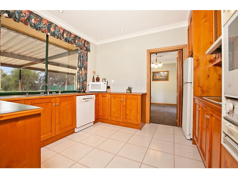 68 Dawkins Rd, Lewiston SA 5501