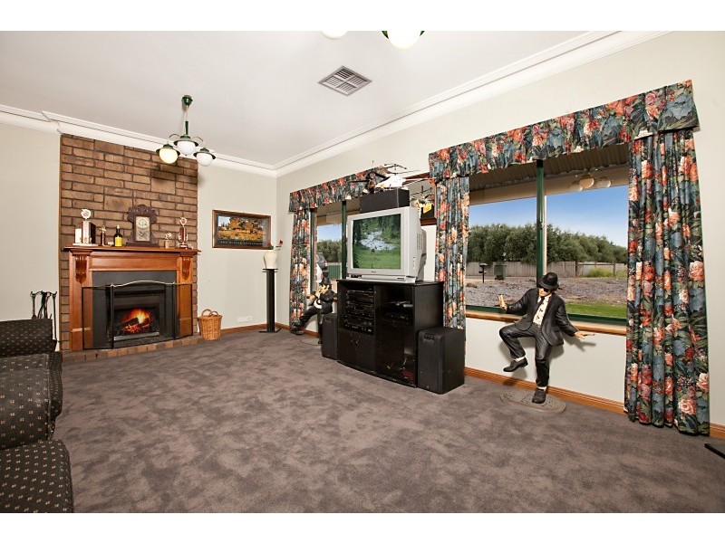 68 Dawkins Rd, Lewiston SA 5501