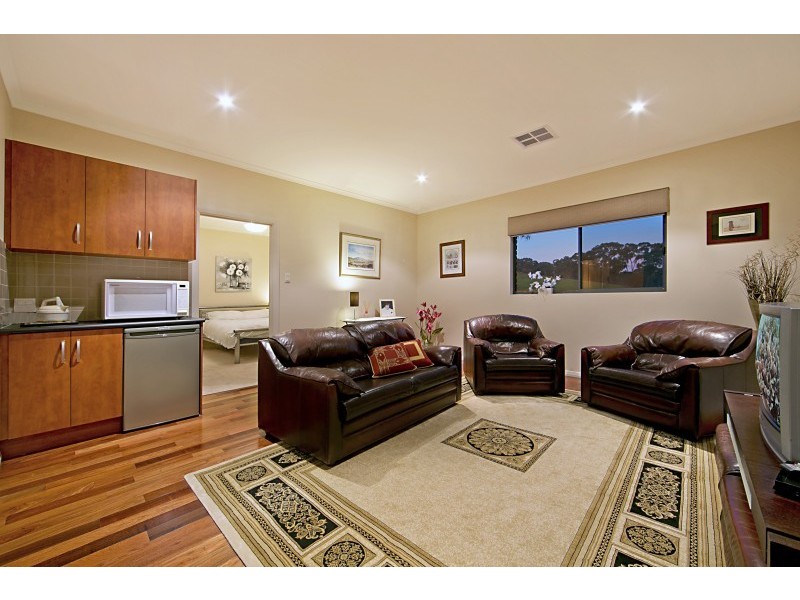 2 Whiteman Road, Williamstown SA 5351