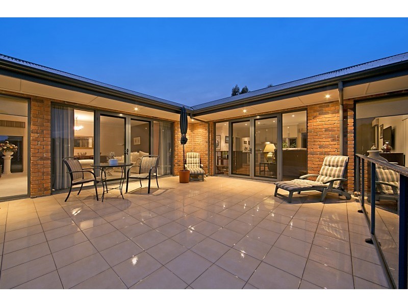 2 Whiteman Road, Williamstown SA 5351