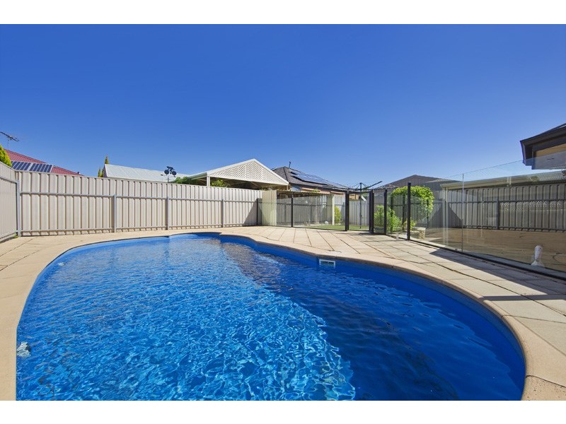 15 Greening Drive, Evanston Park SA 5116