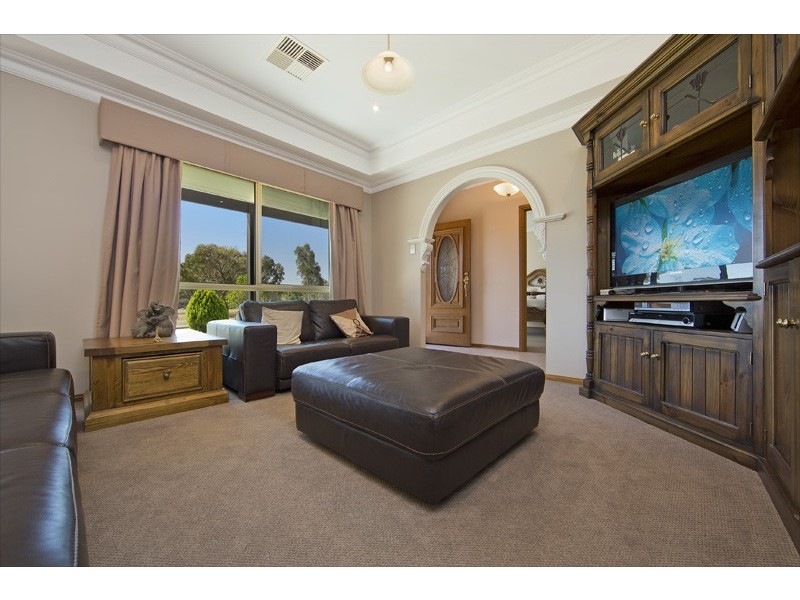 15 Greening Drive, Evanston Park SA 5116