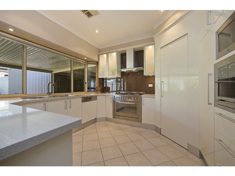 15 Greening Drive, Evanston Park SA 5116