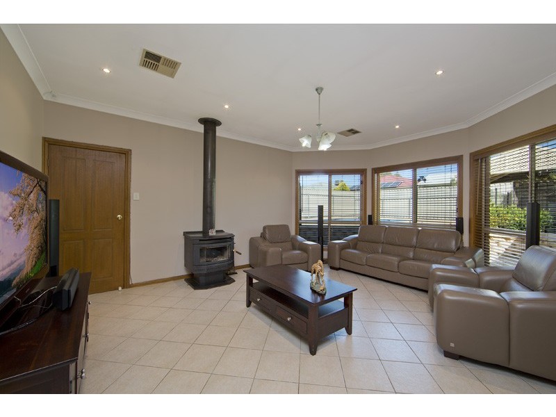 15 Greening Drive, Evanston Park SA 5116