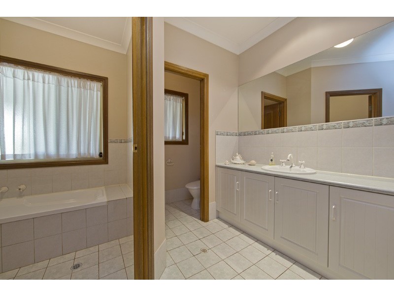 15 Greening Drive, Evanston Park SA 5116