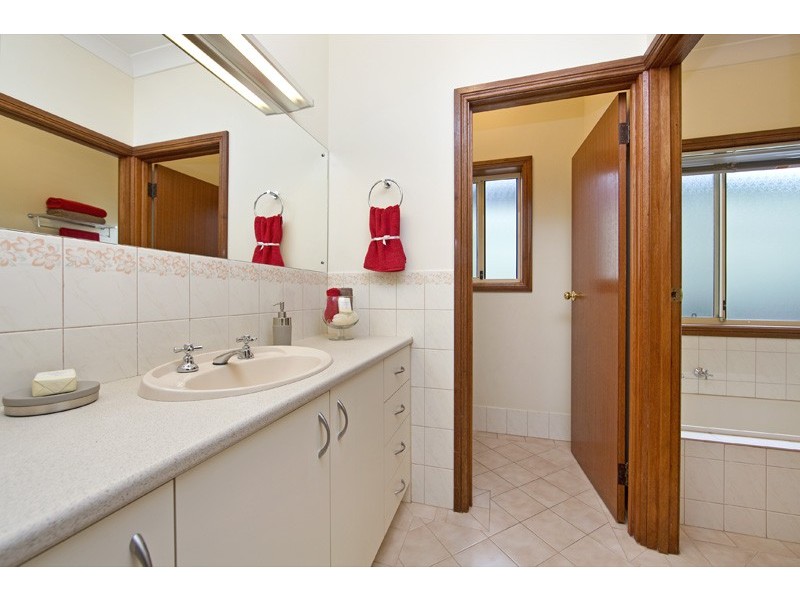 17 Goldfinch Way, Hewett SA 5118