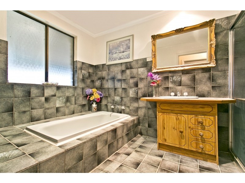 11 Bowman Court, Evanston Park SA 5116