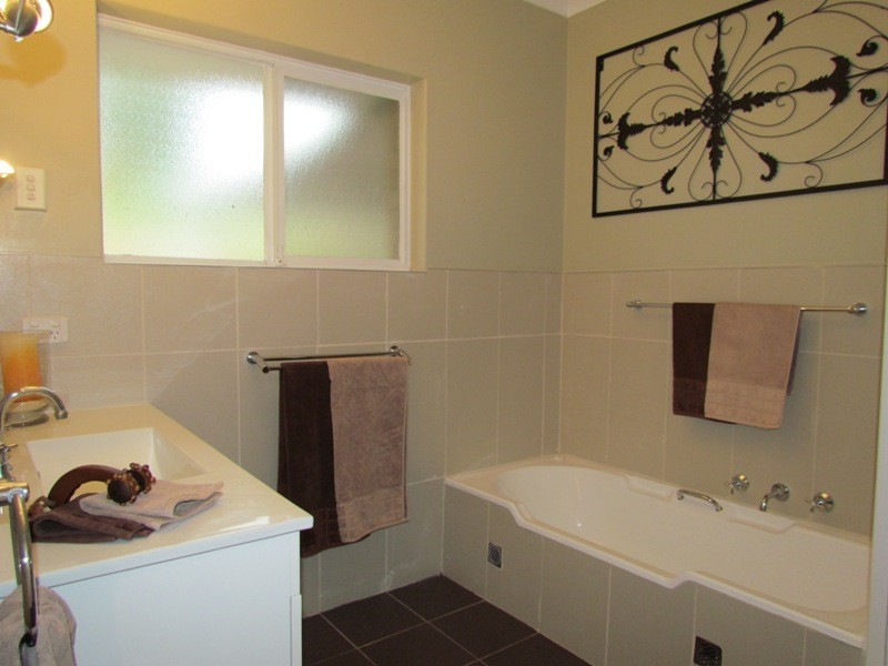 2 Demaret Avenue, Fairview Park SA 5126