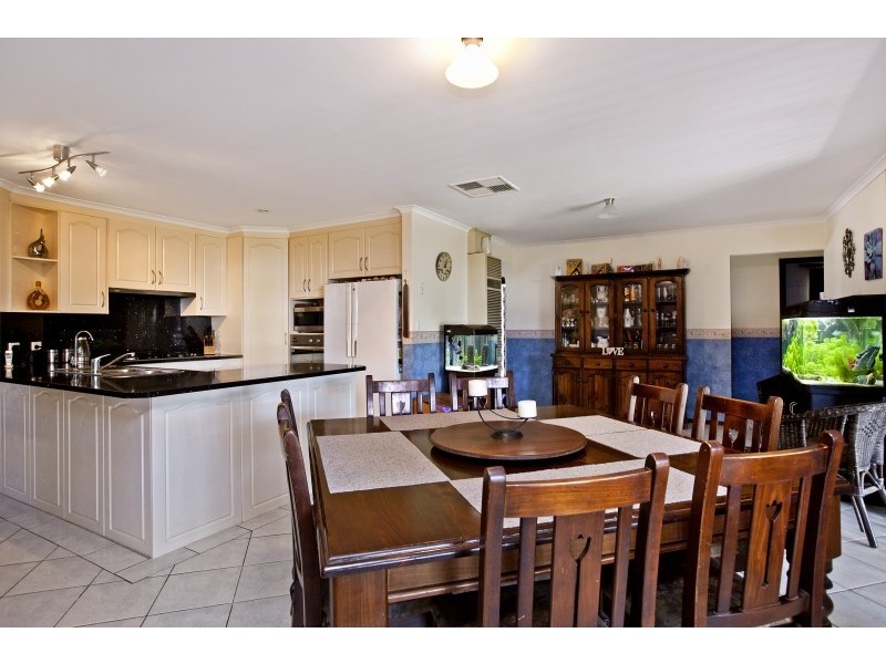 17 Redford Crt, Paralowie SA 5108