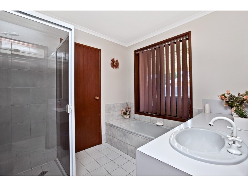 17 Redford Crt, Paralowie SA 5108