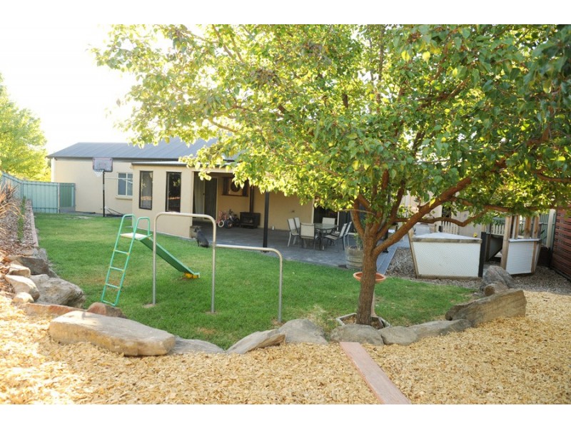 8 Hill Court, Williamstown SA 5351