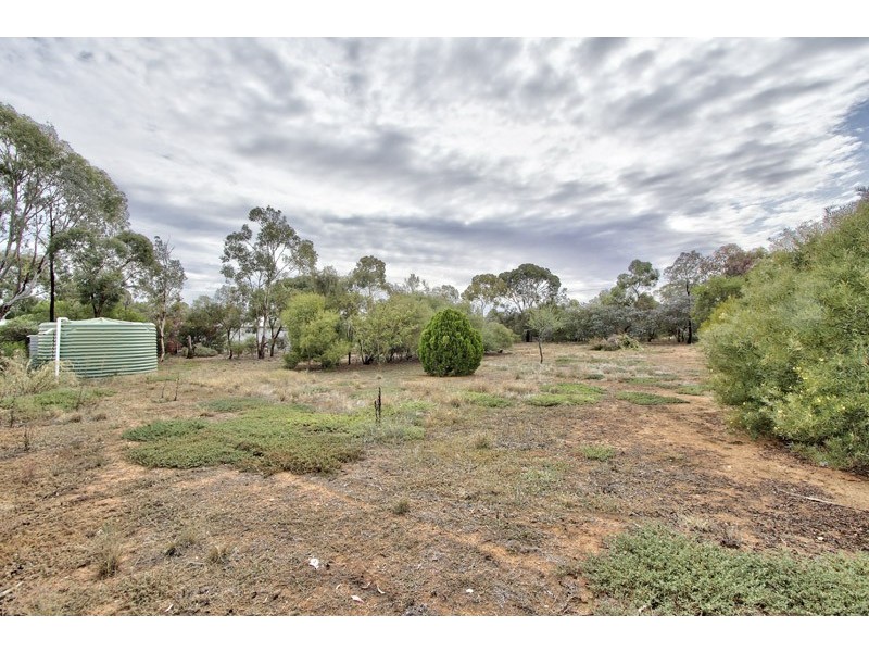 2 Coombs Court, Lewiston SA 5501