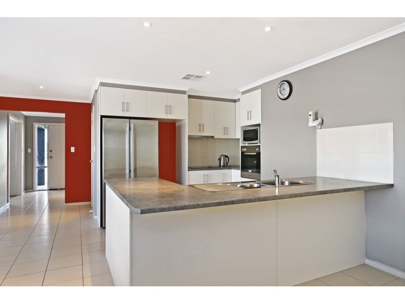 12 Ruskin Road, Thompson Beach SA 5501