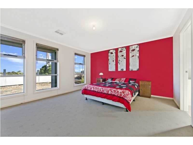 12 Ruskin Road, Thompson Beach SA 5501