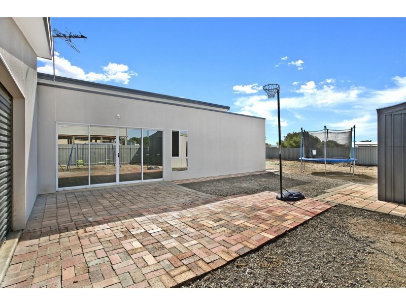 12 Ruskin Road, Thompson Beach SA 5501