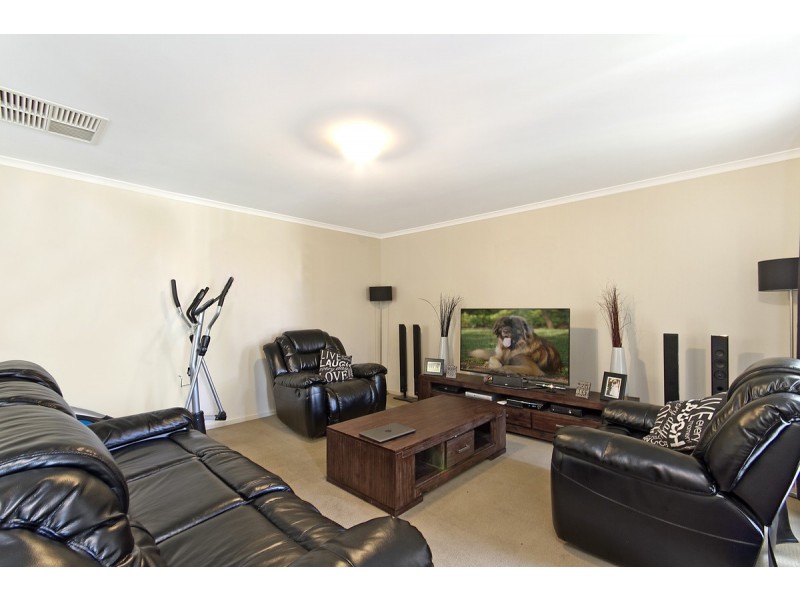 109 Lakeside Drive, Andrews Farm SA 5114