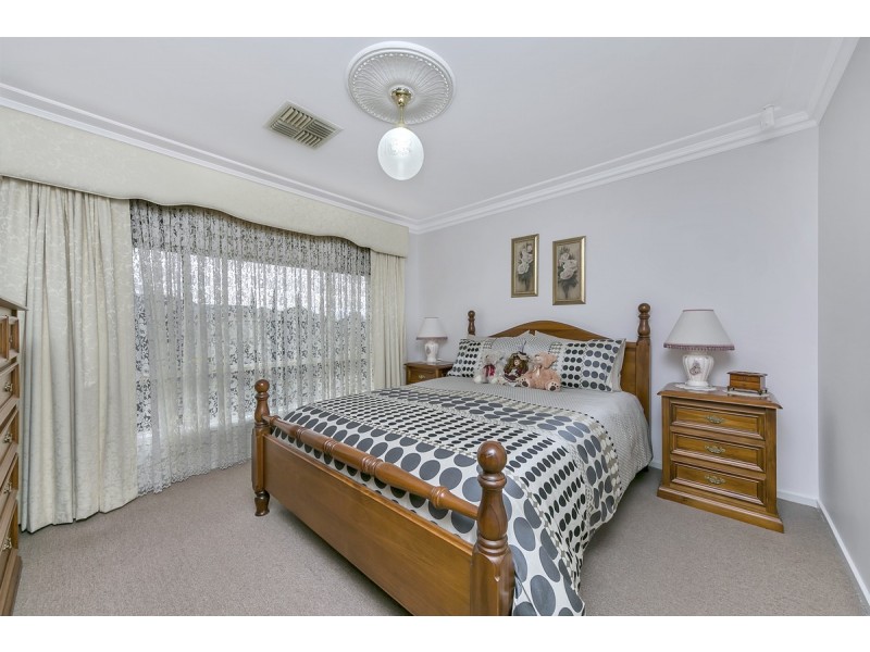 11 Thiele Crescent, Evanston Park SA 5116