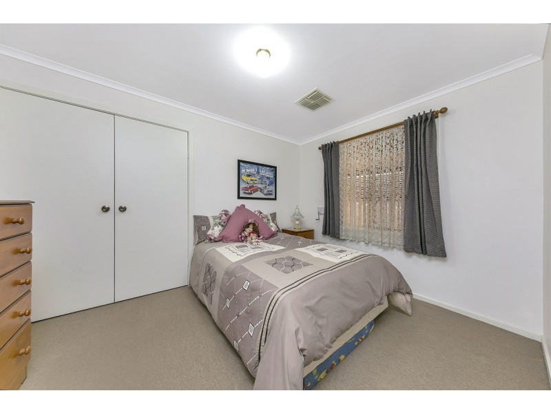 11 Thiele Crescent, Evanston Park SA 5116