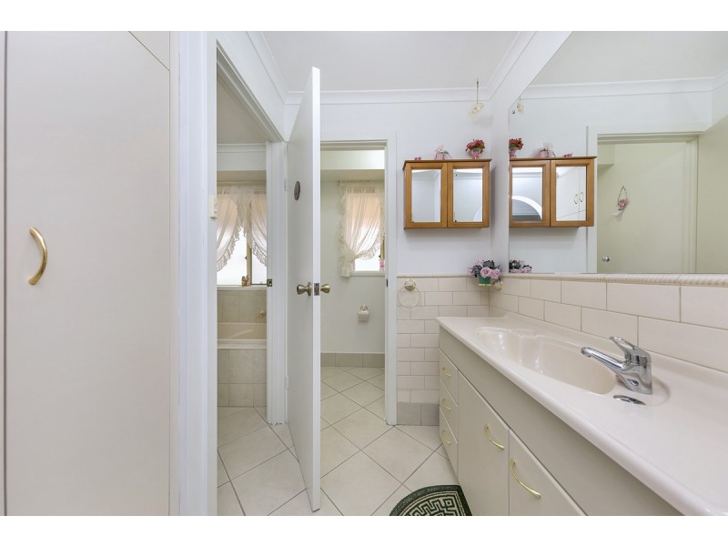 11 Thiele Crescent, Evanston Park SA 5116