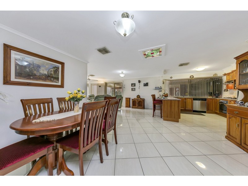 11 Thiele Crescent, Evanston Park SA 5116