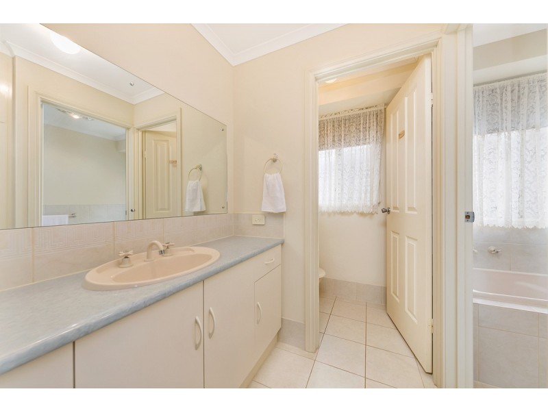 102 Sunnyside Drive, Evanston Park SA 5116