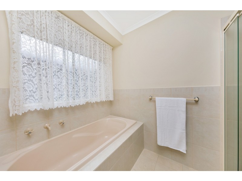 102 Sunnyside Drive, Evanston Park SA 5116