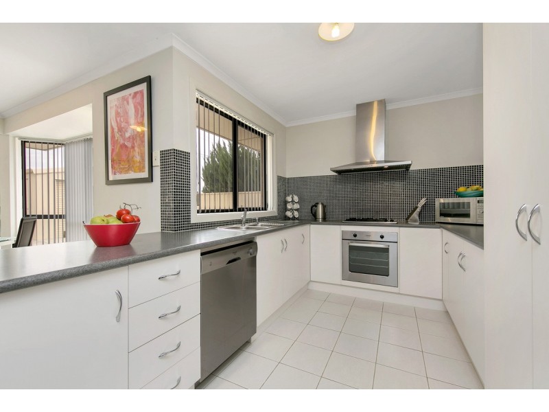 6 Charta Cct, Smithfield SA 5114
