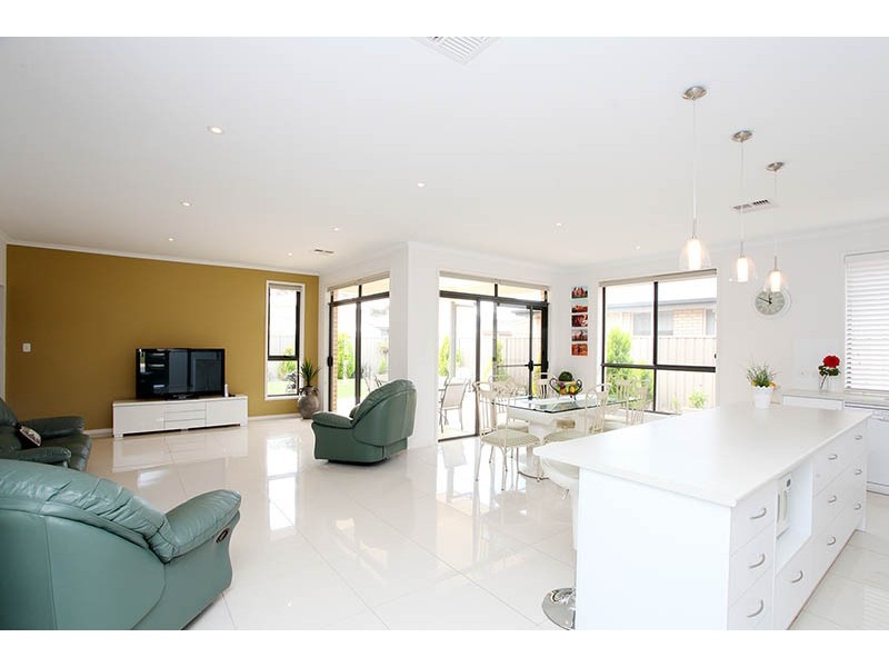 10 Moore Avenue, Nuriootpa SA 5355