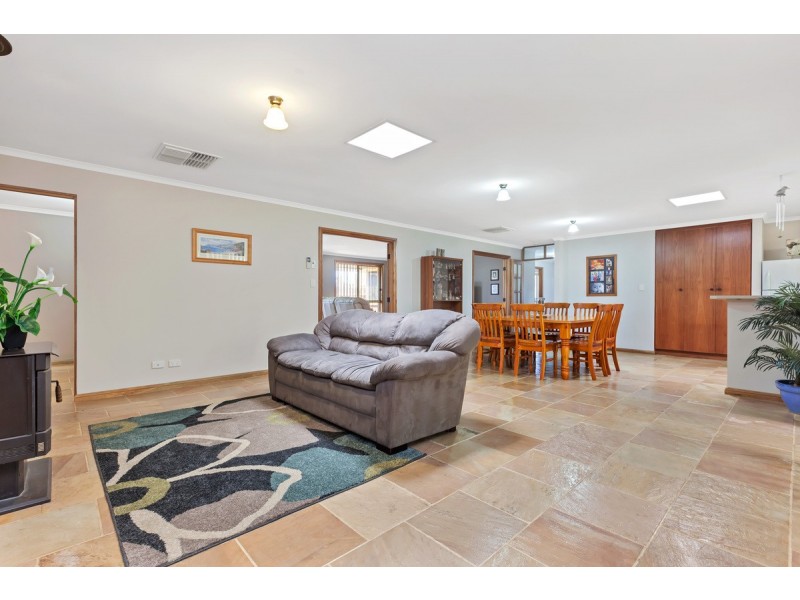 5 Paps Court, Munno Para West SA 5115