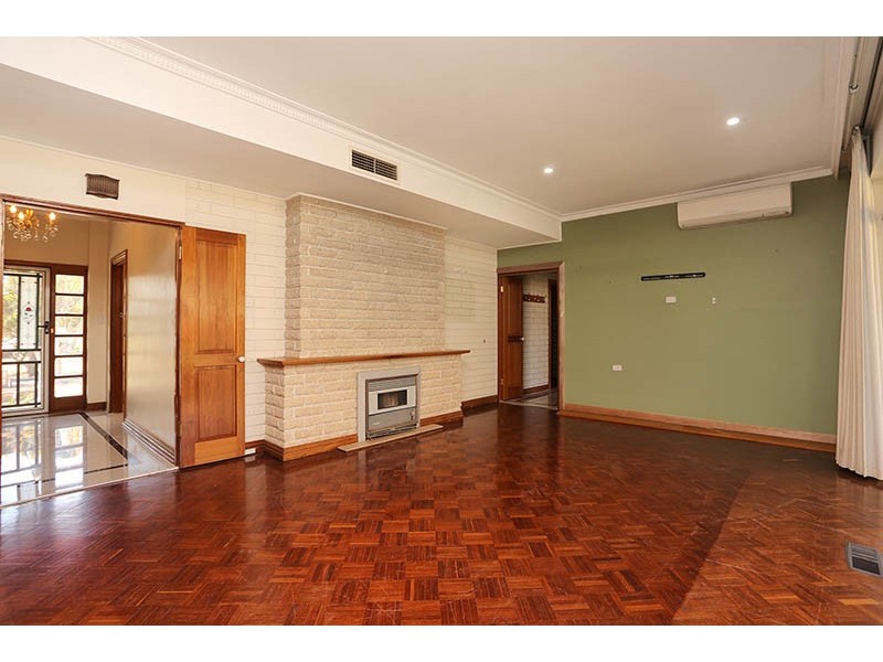 1 Webb Place, Riverton SA 5412