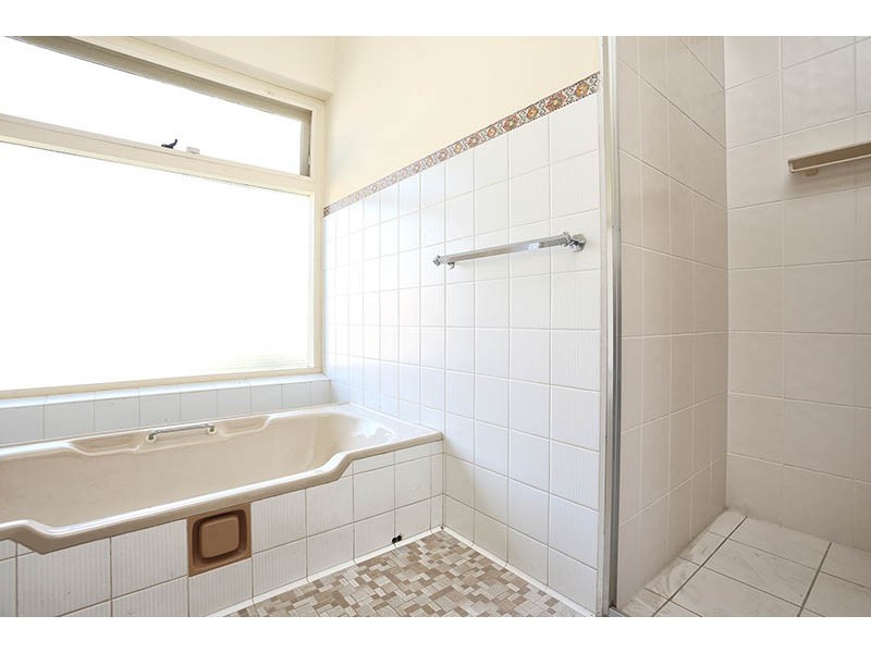 1 Webb Place, Riverton SA 5412