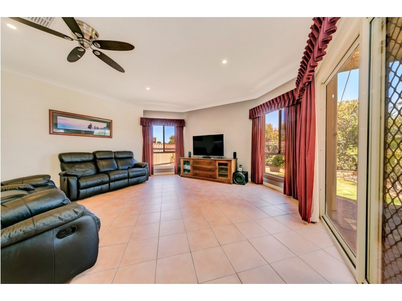 44 Thiele Crescent, Evanston Park SA 5116