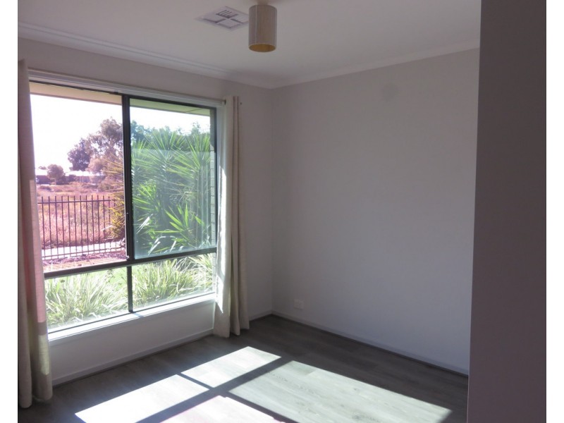 5 Almandine Lane, Munno Para West SA 5115