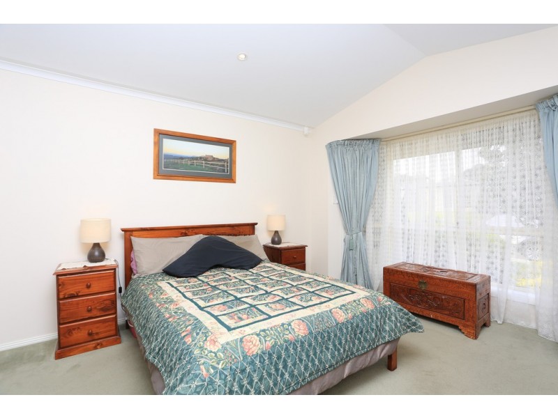 11 McGonigal Drive, Willaston SA 5118