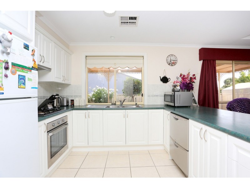 11 McGonigal Drive, Willaston SA 5118