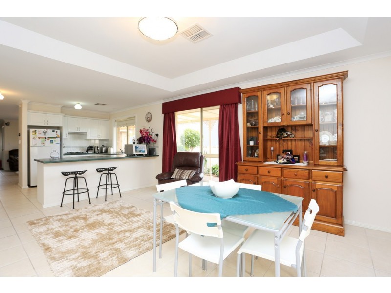 11 McGonigal Drive, Willaston SA 5118