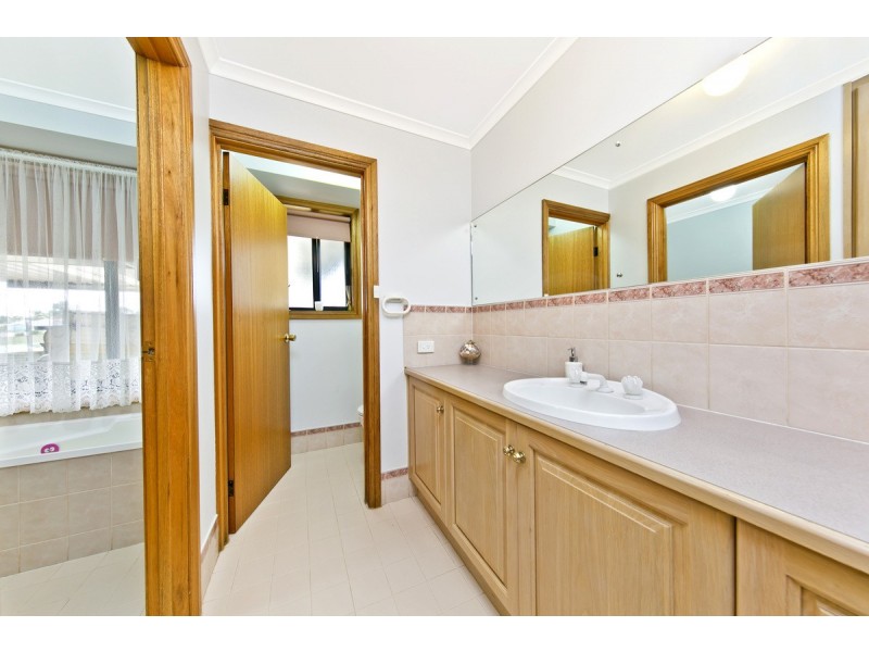 2 Wintulich Avenue, Gawler East SA 5118