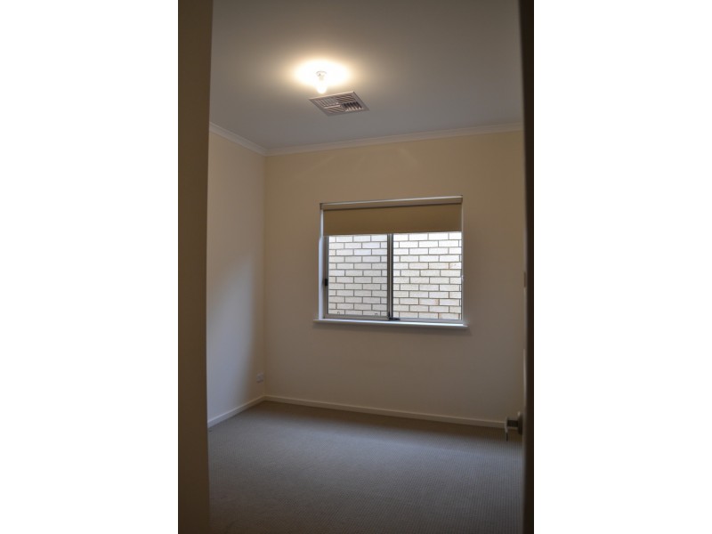 24 Melrose Avenue, Clearview SA 5085