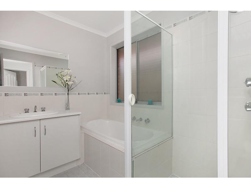 12a Vista Avenue, Valley View SA 5093