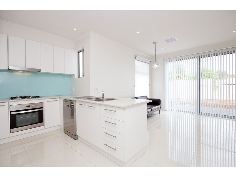 27 Parsons Grove, Park Holme SA 5043