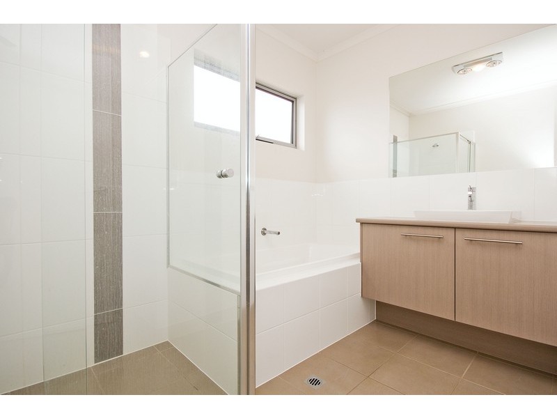 27 Parsons Grove, Park Holme SA 5043