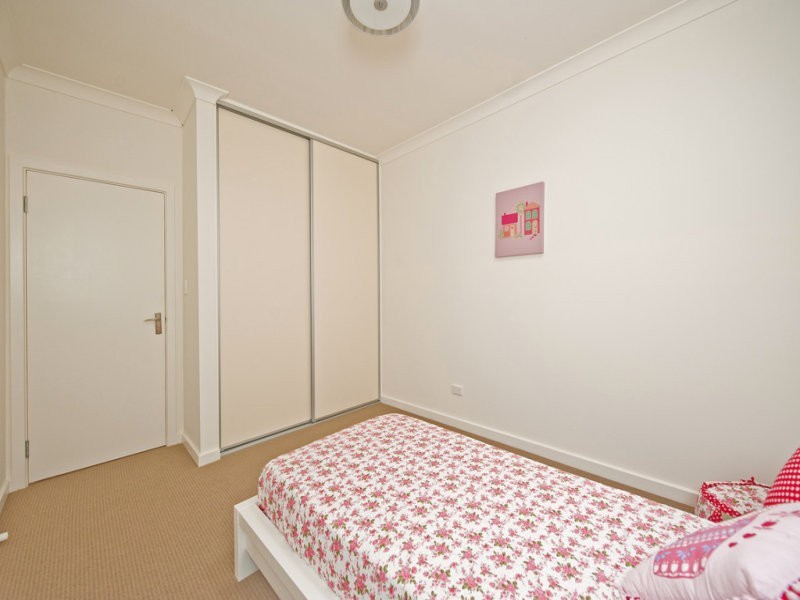 84B  Cascade Drive, Mawson Lakes SA 5095