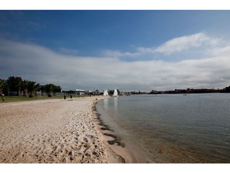 17 Lakeside Court, Tennyson SA 5022