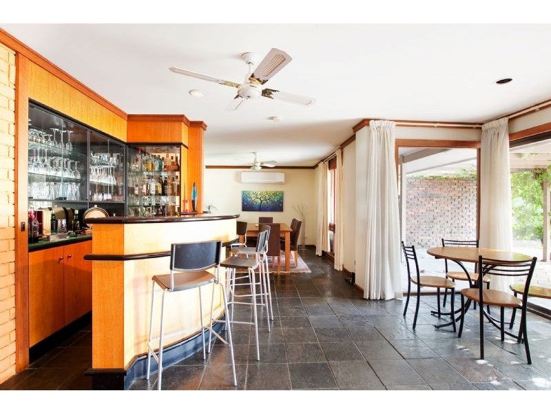 17 Lakeside Court, Tennyson SA 5022