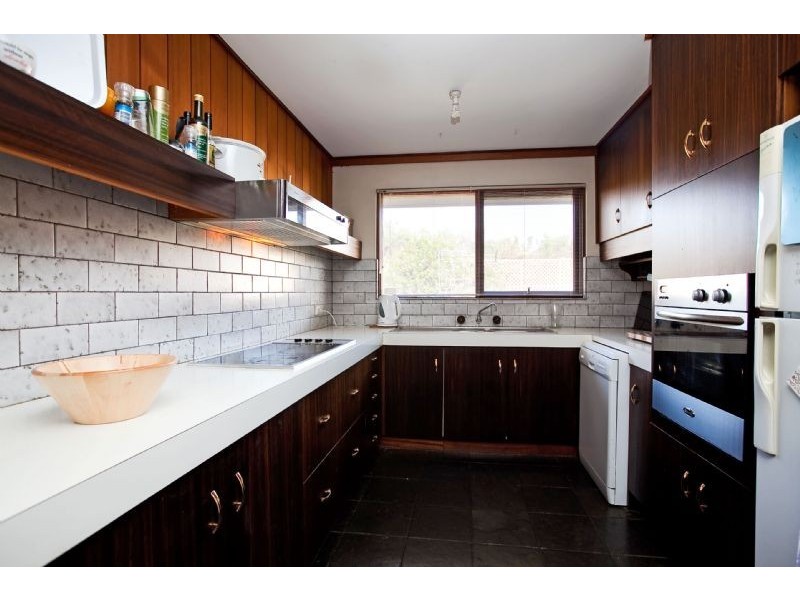 17 Lakeside Court, Tennyson SA 5022